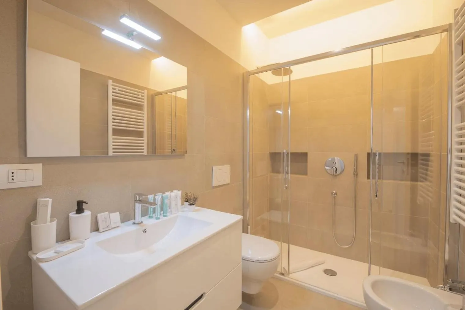Sophisticated Two Bedroom - Check Profile Milán Italia