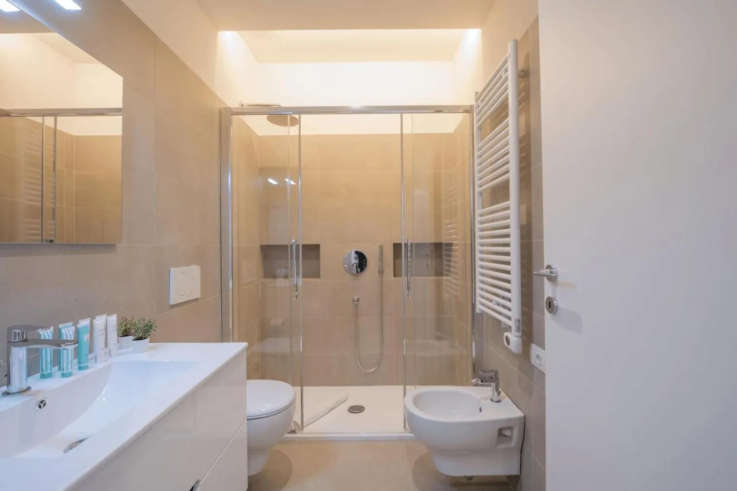 Sophisticated Two Bedroom - Check Profile Milán 0*,  Italia