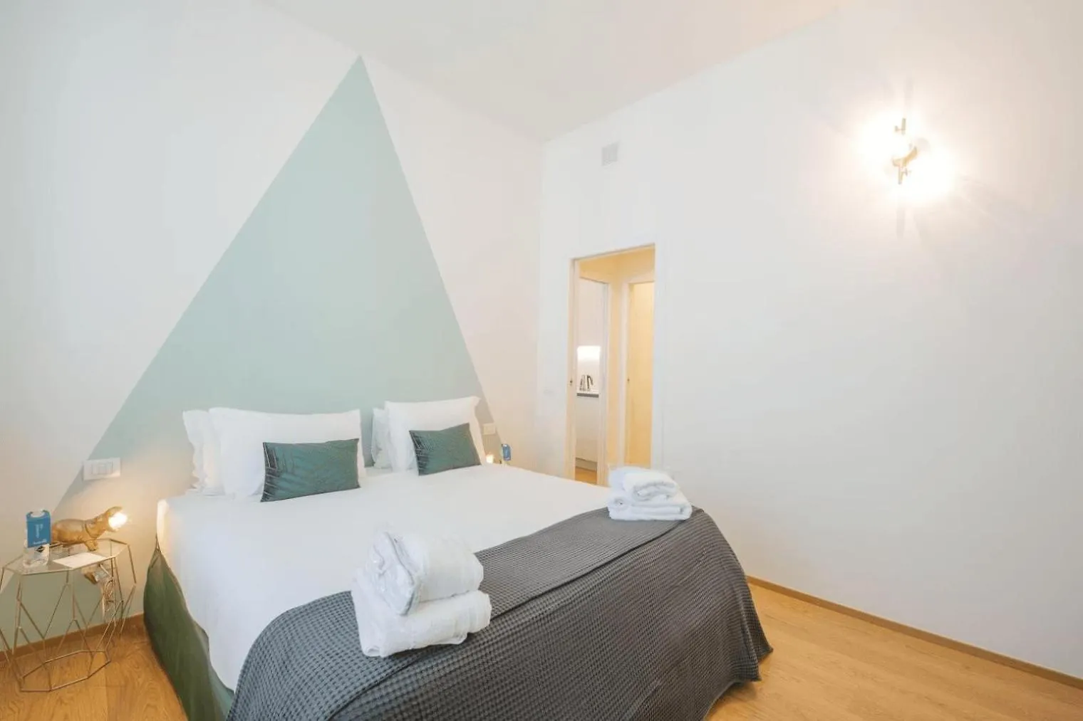 Sophisticated Two Bedroom - Check Profile Mediolan Apartament